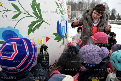 Wielkanocna dwumetrowa pisanka w Zukowie na Kaszubach....