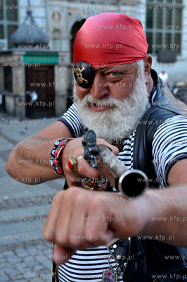 Gdanski pirat Wlodek na Dlugim Targu. 10.08.2013 Fot....