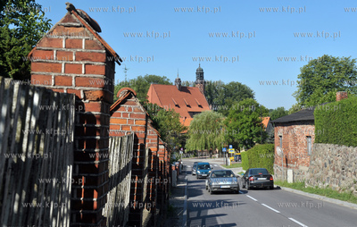 Ul. 3 Maja w Zukowie w glebi Kosciol pw. Wniebowziecia...