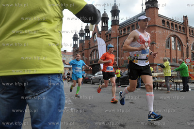 II PZU Gdansk Maraton. Zawodnicy na ul. Panskiej. Punkt...