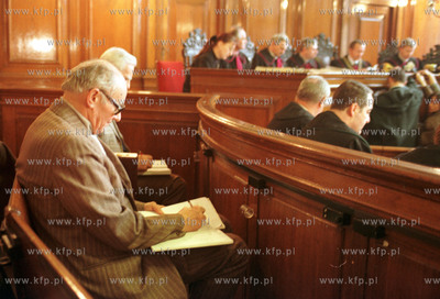 Proces grudnia 70. Stanislaw Kociolek na lawie oskarzonych....