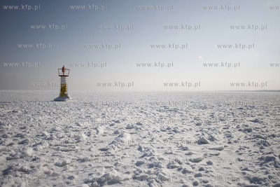 Sopot. Zamarznieta Zatoka Gdanska.
23.02.2011
fot....