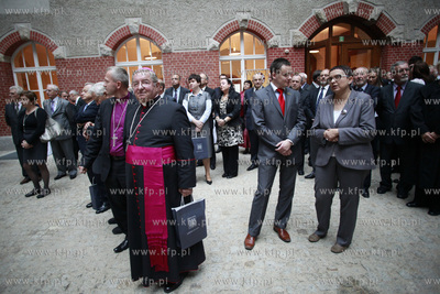 Dziedziniec Poludniowy Politechniki Gdanskiej. Uroczyste...