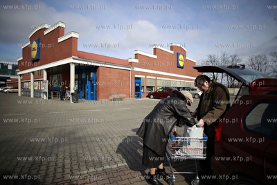 Sklep Lidl przy ul Grunwaldzkiej w Gdańsku Wrzeszczu.
26.02.2012
fot....