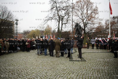 Plac marszalka Jozefa Pilsudskiego 
u zbiegu al. Grunwaldzkiej...