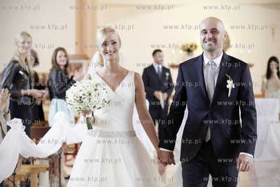 Slub Agnieszki Dabkowskiej i Wojtka Figurskiego w kosciele...