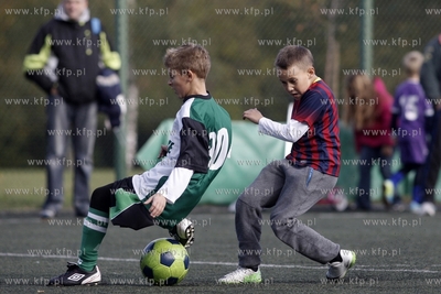 Gdansk Zaspa. Pilkarski turniej dzikich druzyn Do przerwy...