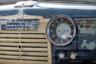 Zabytkowy samochod marki Warszawa, ktora jezdzil Karol...