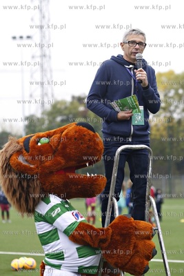 Gdansk Zaspa. Pilkarski turniej dzikich druzyn Do przerwy...