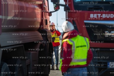 Pierwsze próby obciążeniowe budowanego mostu w Sobieszewie.
29.09.2018
fot....