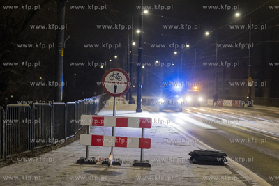 Most Siennicki.został zamknięty dla ruchu kołowego,...
