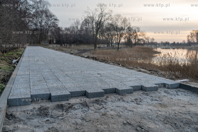 Rewitalizacja Opływu Motławy. Nz. nowy chodnik 03.02.2023...
