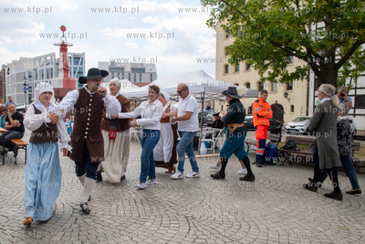 Okolice Spichlerzy Narodowego Muzeum Morskiego na wyspie...
