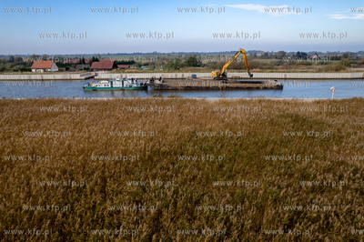 Pogłębianie toru wodnego do portu Elbląg między...