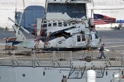 Okrety 12 panstw uczestniczacych w miedzynarodowych...