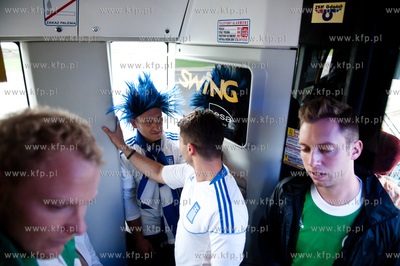 Gdansk. Niemieccy, Greccy i Polscy kibice udajacy sie...