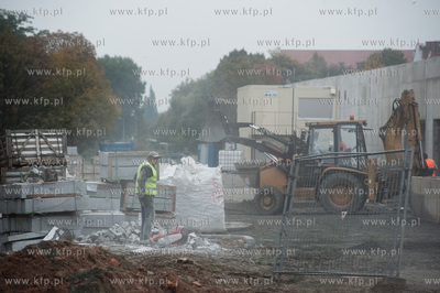 Gdansk. Wymiana kostki brukowej na skrzyzowaniu ulic...
