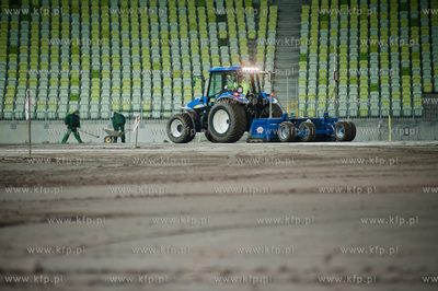 Gdansk. Stadion PGE Arena. Wymiana murawy przed meczem...