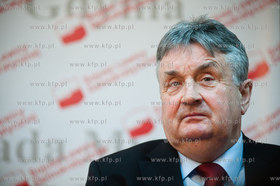 Gdynia. Gdynia. Biuro poselskie Leszka Millera. Konferencja...