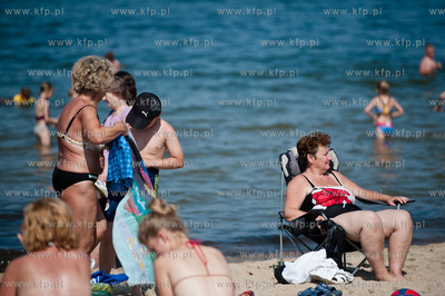 Gdansk. Upalny, sloneczny, wakacyjny dzien na plazy...