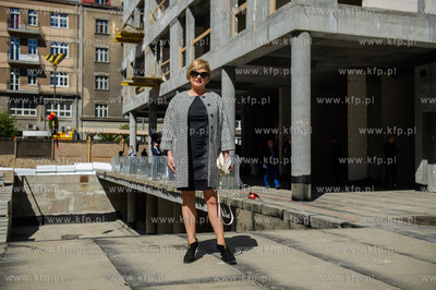 Gdynia. Uroczyste zawieszenie wiechy na nowo powstajacym...