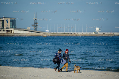 Gdynia. Plaza Miejska. Pierwszy prawdziwie wiosenny,...