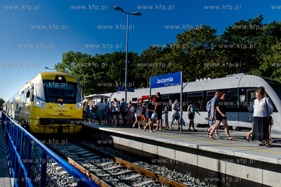Jastarnia. Pociag kursujacy na trasie Gdynia - Hel....