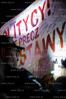 Gdańsk. Pikieta zorganizowana przez Komitet Obrony...