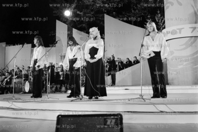 XIII Międzynarodowy Festiwal Piosenki Sopot. Na scenie...