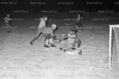 Finał turnieju hokejowego drużyn szkolnych , harcerskich...