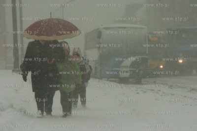Slupsk zasypany sniegiem, do odsniezania zmobilizowano...