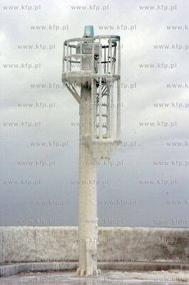 Oblodzone glowki przy wejsciu, do portu w Ustce.
08.01.2009...