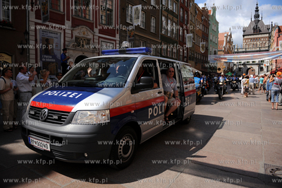 Gdansk. Dlugi Targ. Parada ucyestnikow 63 Miedzynarodowego...