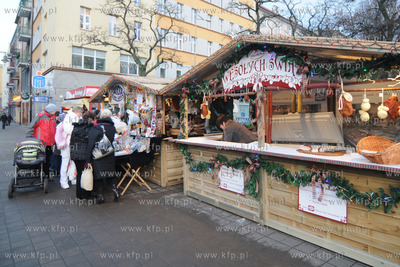 Gdynia. Jarmark swiateczny na Skwerze Kosciuszki uzbiegu...
