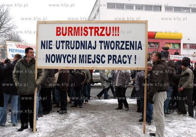 Protest Antoniego Fila -  jednego z wiekszych pracodawcow...