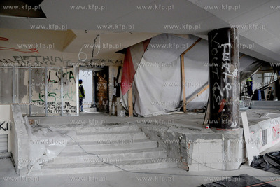 Zawieszenie wiechy na Teatrze Muzycznym w Gdyni. 16.04.2013...