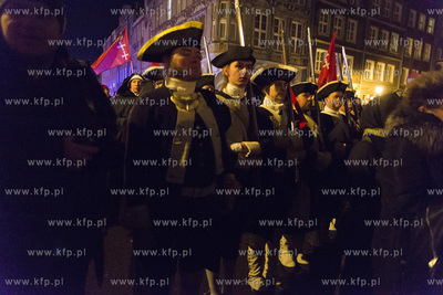 Gdańsk. Przemarsz konduktu żałobnego z trumną zamordowanego...