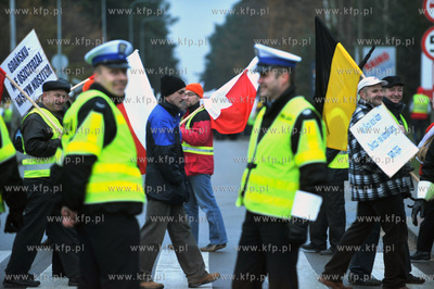 Gdansk Rebiechowo. Protest mieszkancow Banina i gminy...