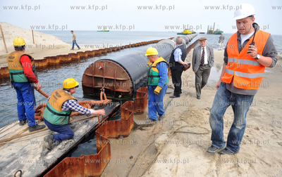 Prace przy budowie wylotow sopockich potokow w glab...