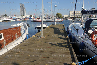 Gdynia. Basen jachtowy im. Generala Mariusza Zaruskiego....