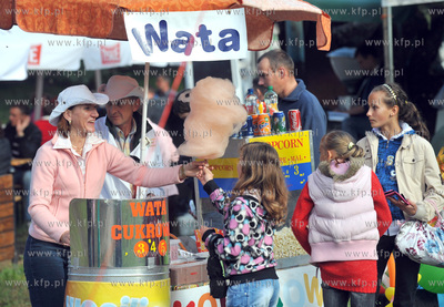 Kaszubskie dozynki powiatu kartuskiego w Zukowie. Na...