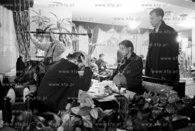 Plan filmowy serialu Radio Romans nagrywany z nocnym...