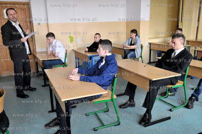 Egzamin klas trzecich z zakresu przedmiotow humanistycznych...