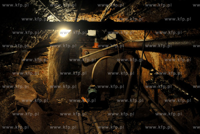 Gdansk. Demontaz figury Neptuna z fontanny na Dlugim...