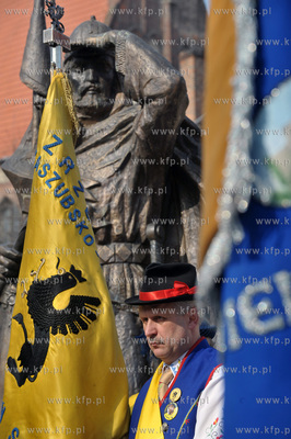 Uroczystosci rozpoczecia Dnia Kaszubskiego pod pomnikiem...