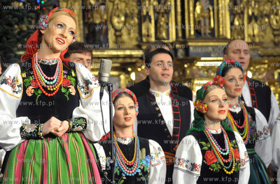 Koncert koled w wykonaniu zespolu Mazowsze w kosciele...