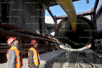 Zwiedzanie 400 m tunelu wierconego przez maszyne TBM...
