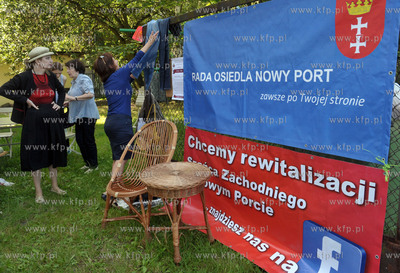 Pchli targ w Nowym Porcie na placu przy ul. Oliwskiej....