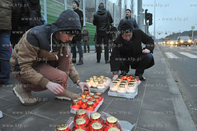 Dzien Zolnierzy Wykletych. Akcja palenia zniczy na...