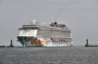 Zawinięcie statku wycieczkowego "Norwegian Getaway"...